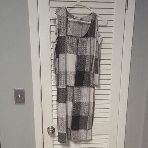 VENUS Black and White Asymmetrical Dress